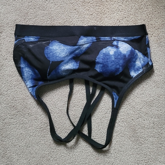 Move Sports Bra - Picture 1 of 3